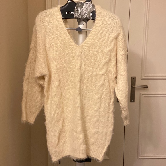 Sweater New with tag - Picture 1 of 3